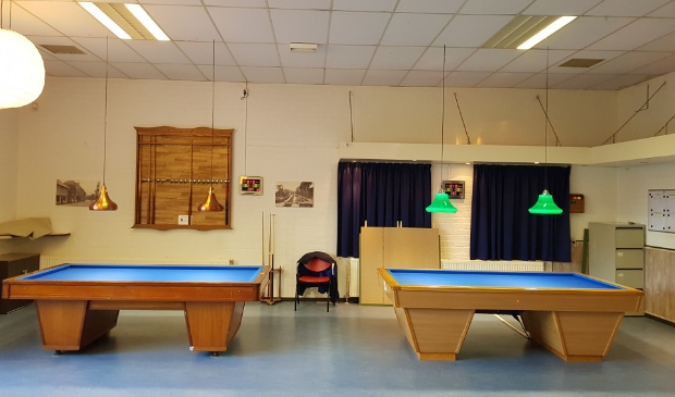 Twee grote, nieuwe biljarts in wijkcentrum De Kouwe.