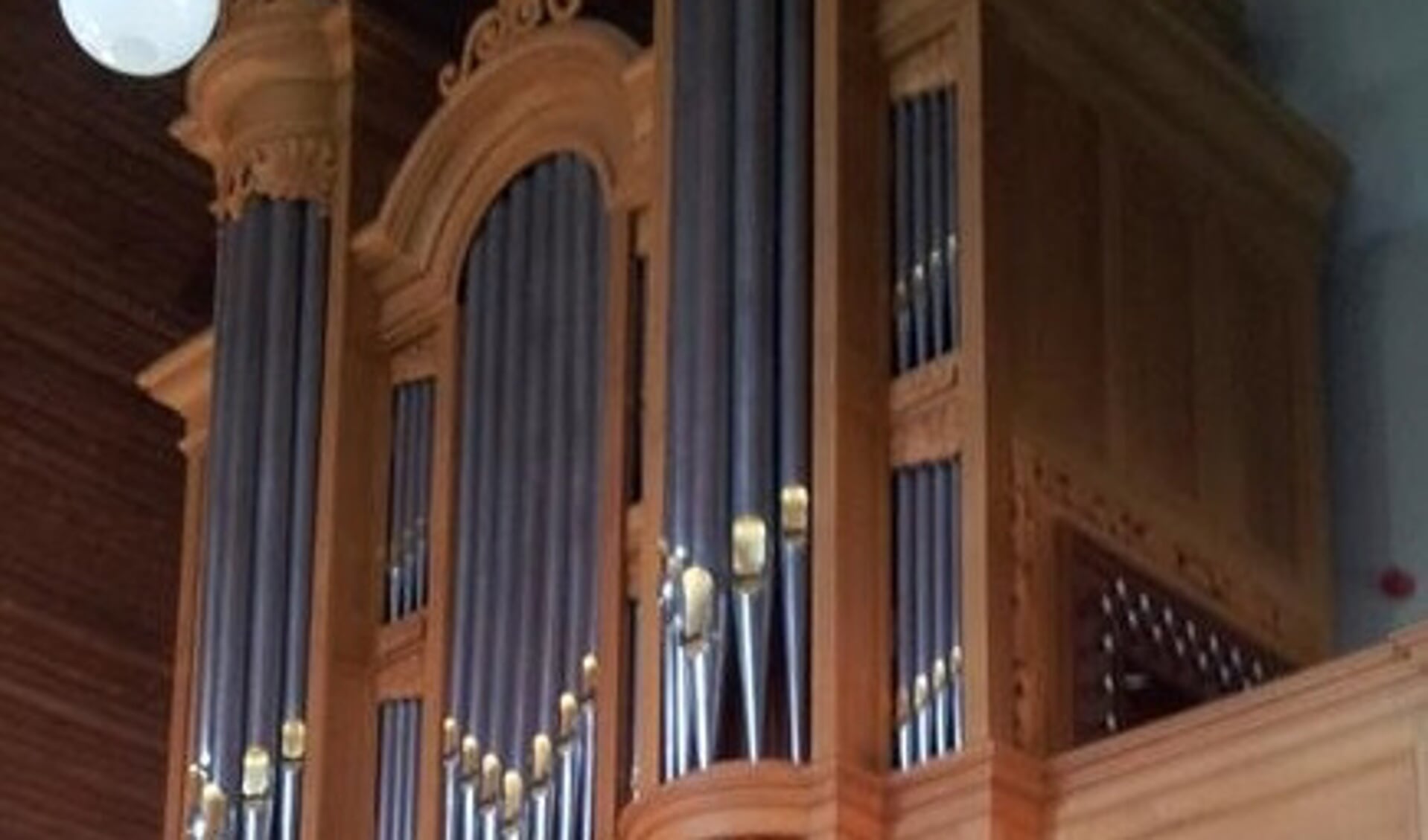 Het orgel in de Chr. Gereformeerde kerk in Drogeham mag weer voor ter plekke aanwezige zangers bespeeld worden.