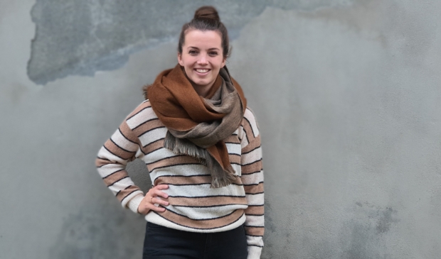 Op de foto Ida Kenniphaas, de winnares van de ‘Win een outfit-actie’ bij Aline Fashion.