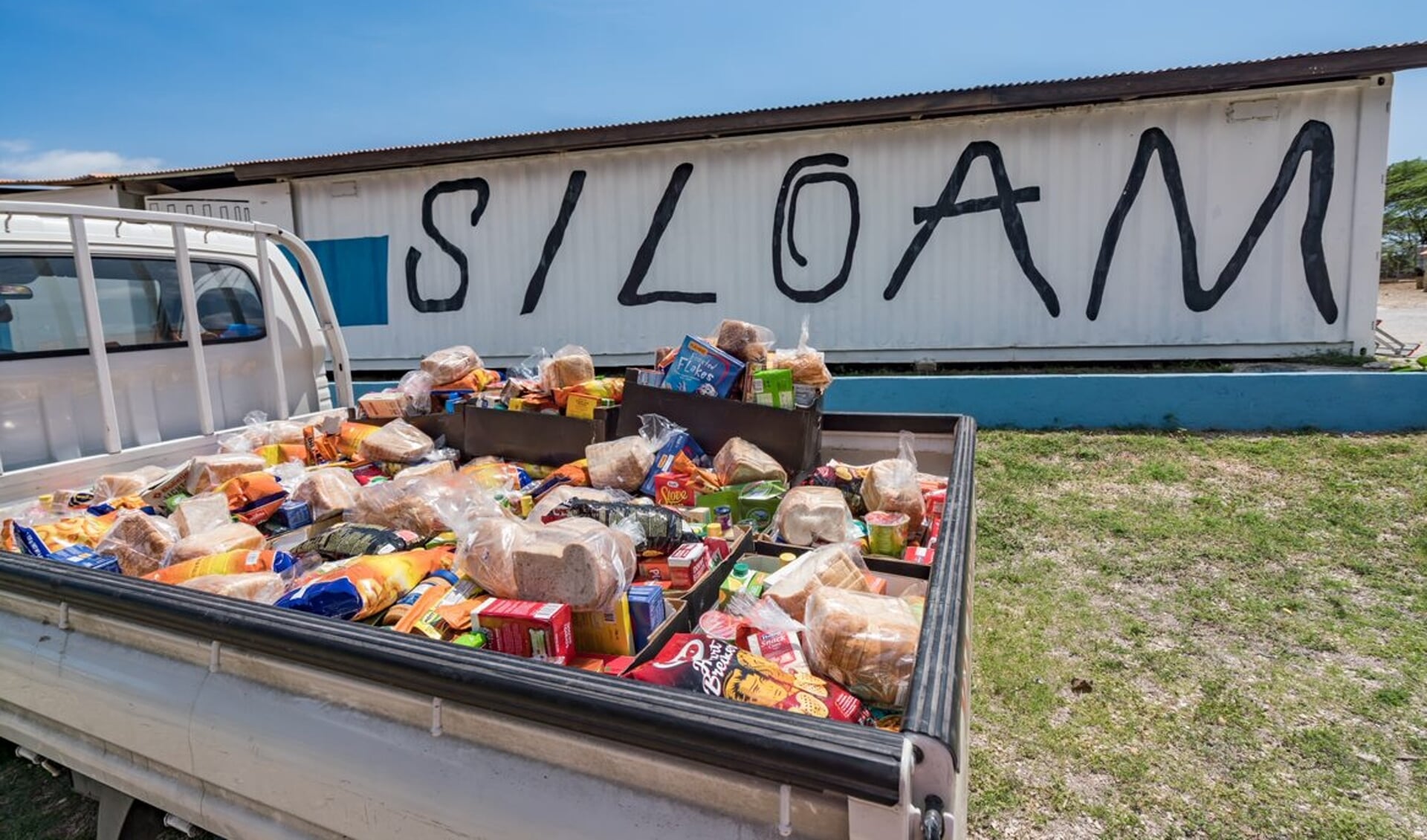 Voedselpakketten bij het het christelijke kinderherstellingsoord Siloam op Curaçao. 