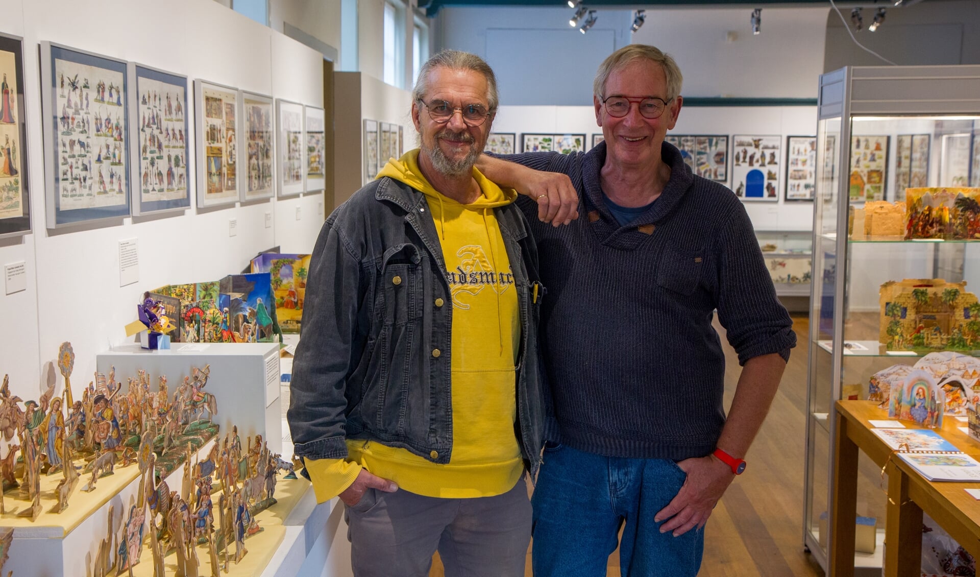 Fred van der Zwet en Roel den Dulk zijn twee weken bezig geweest met de opbouw van de expositie. 