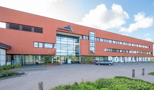 <p>De poliklinieken van Nij Smellinghe blijven open.</p>