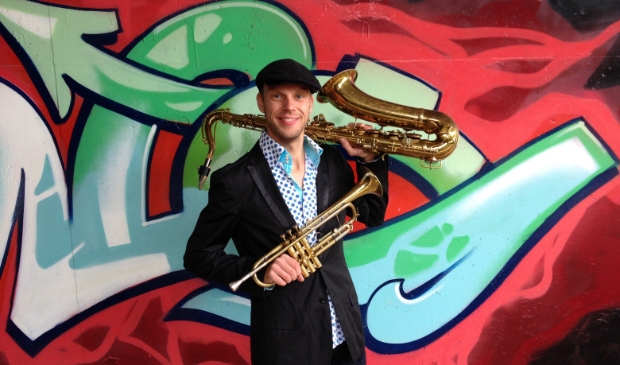 Folkert-Hans Tolsma uit Surhuisterveen bespeelt trompet en saxofoon én hij zingt, zowel eigen nummers als van anderen. 