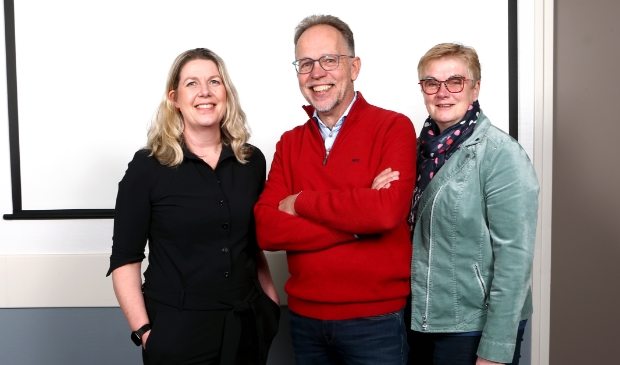 <p>PvdA-lijsttrekker Libbe de Vries, met Anja Wiersma (2) links en Joke Brouwer-Wiarda (3).</p> 