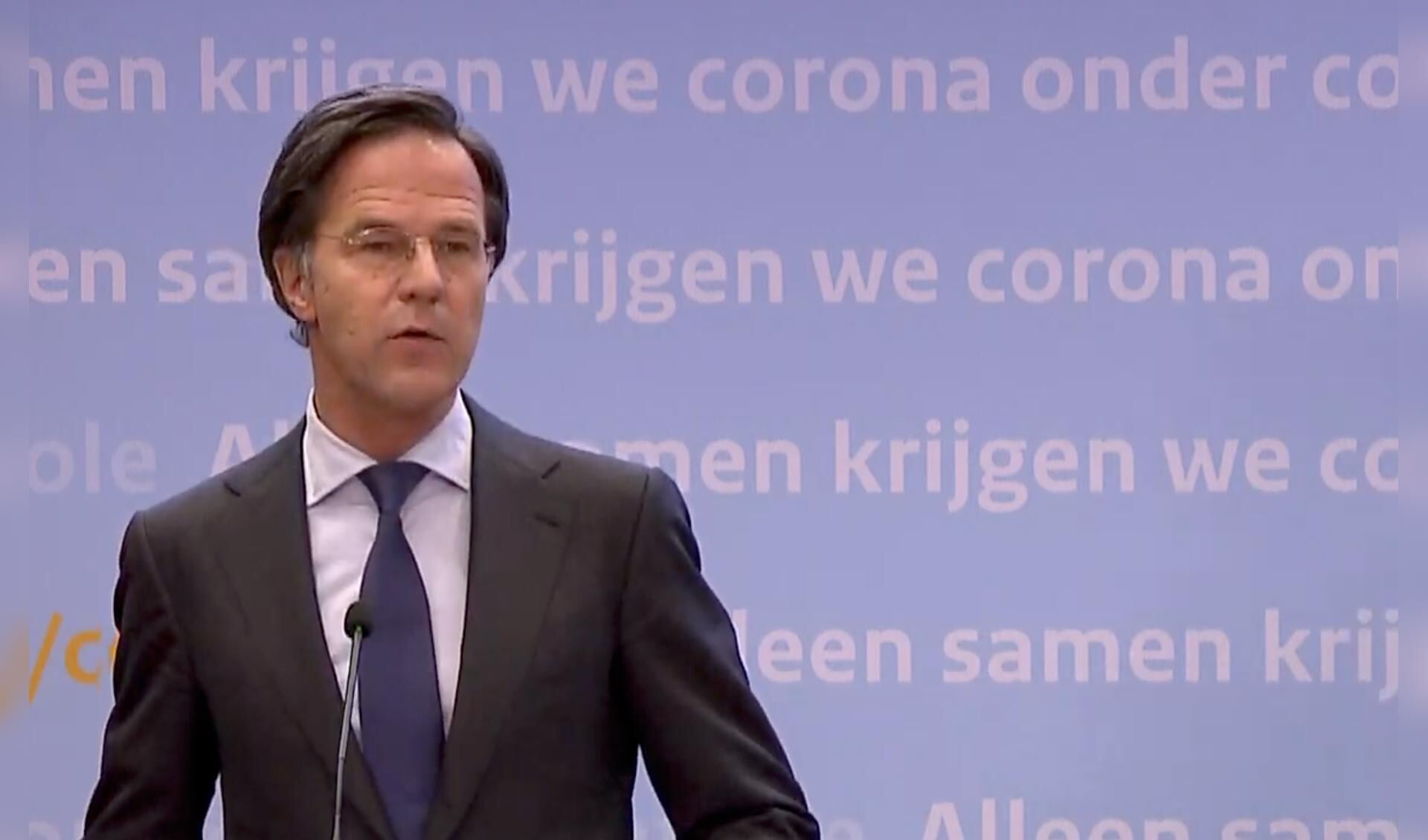 Premier Rutte tijdens de persconferentie.