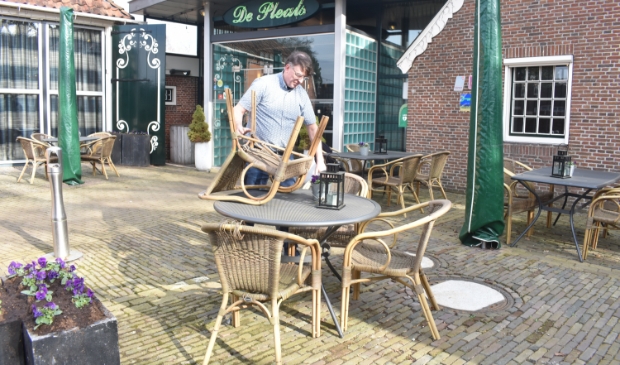 Eelke Duursma laat zien wat dinsdag de actie inhoudt in Tytsjerksteradiel en Achtkarspelen.