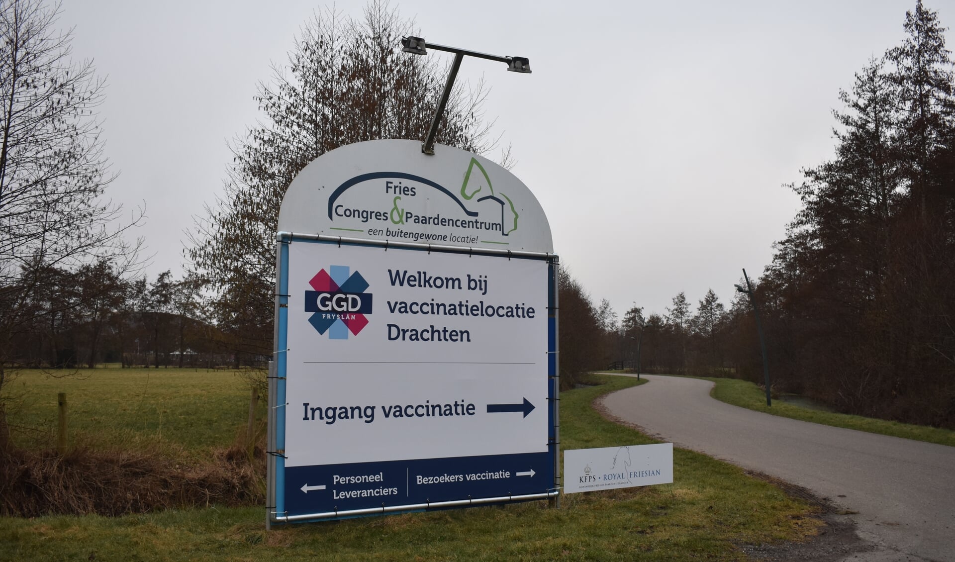 De vaccinatielocatie in het Fries Congres Centrum in Drachten. Hier is het mogelijk om zonder afspraak een boosterprik te halen.