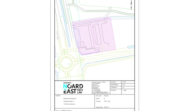 De beoogde grond voor McDonalds in Dokkum. Links de Murmerwoudsterweg, rechtsonder de Lauwersseewei.