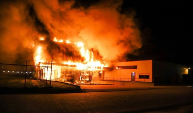 Update: Zeer grote brand snoepfabriek in Drachten ...