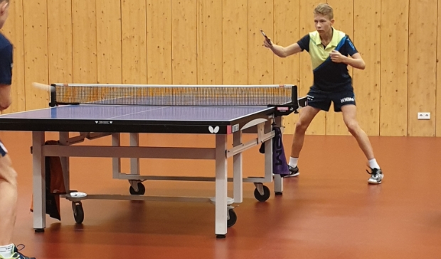 <p>Jeugdige topspeler Yljan Nicolai van TTV-Dokkum in actie.</p>