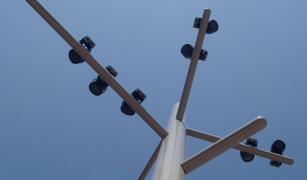 <p>Een stalen verlichtingsmast van PMF.</p>