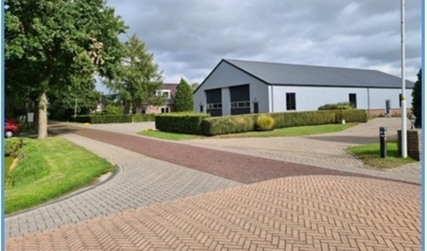 Een deel van deze loods aan de Gariperwei in Oudega wordt tijdelijk brandweerkazerne.