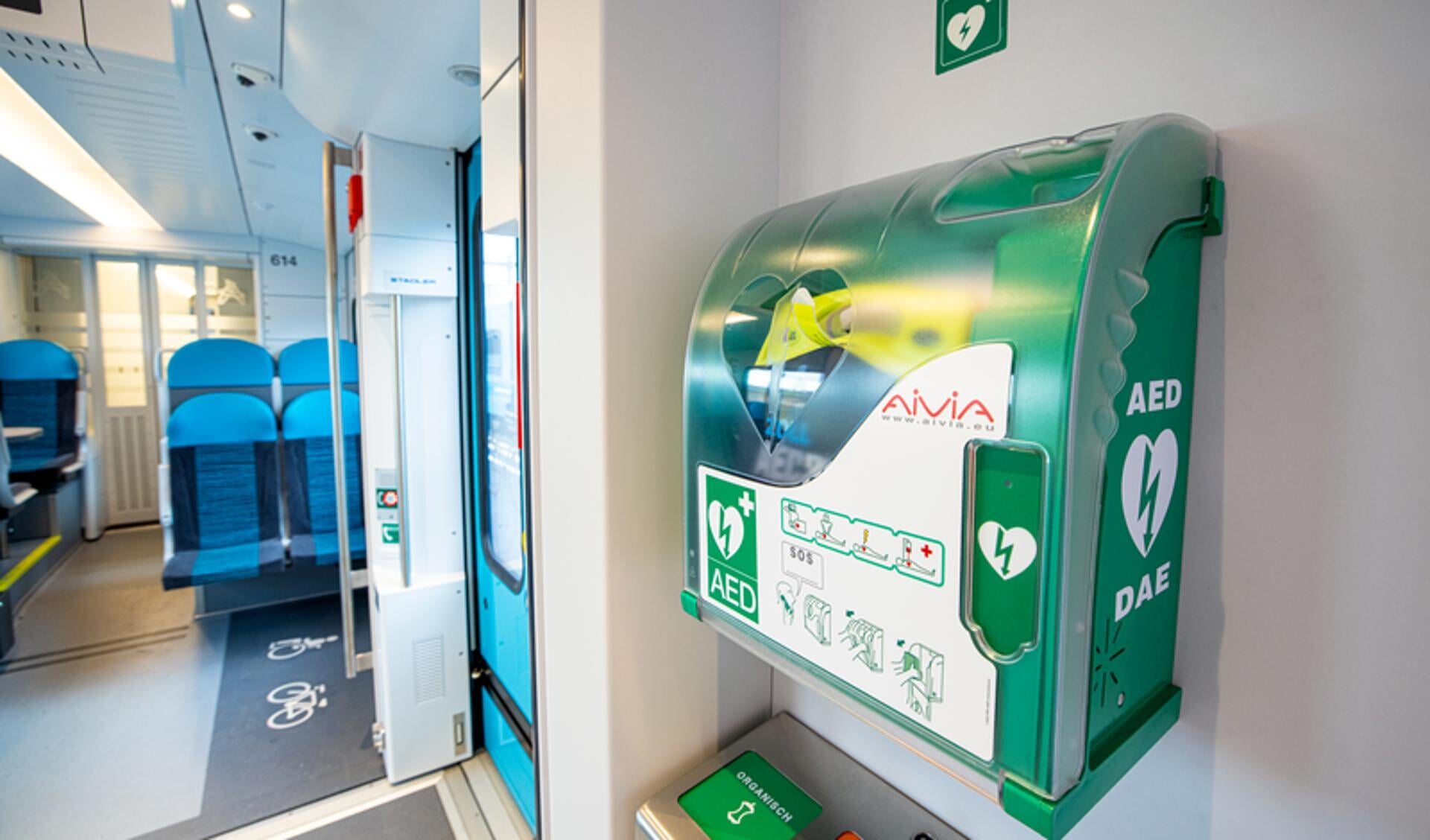 Tytsjerk heeft elke dag een werkende AED, op de momenten dat er een nieuwe WINK-trein van Arriva door het dorp rijdt.