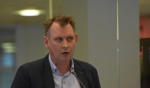 Michiel Schrier als SP-raadslid in de raad van Smallingerland.