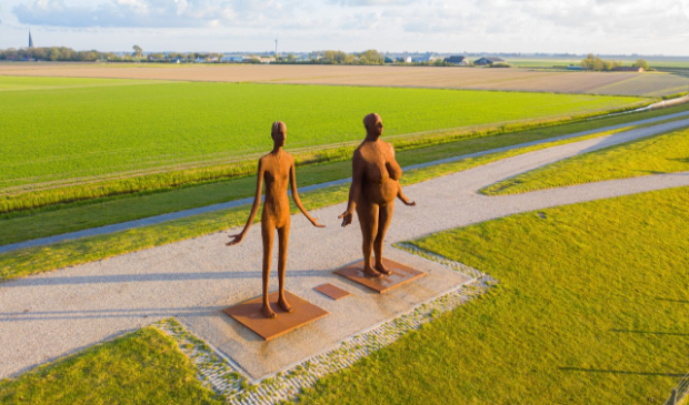 <p>Het beeld Wachten op hoog water van Jan Ketelaar.</p>