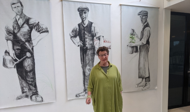 <p>Hennie Dijk-stel bij de expositie. </p>