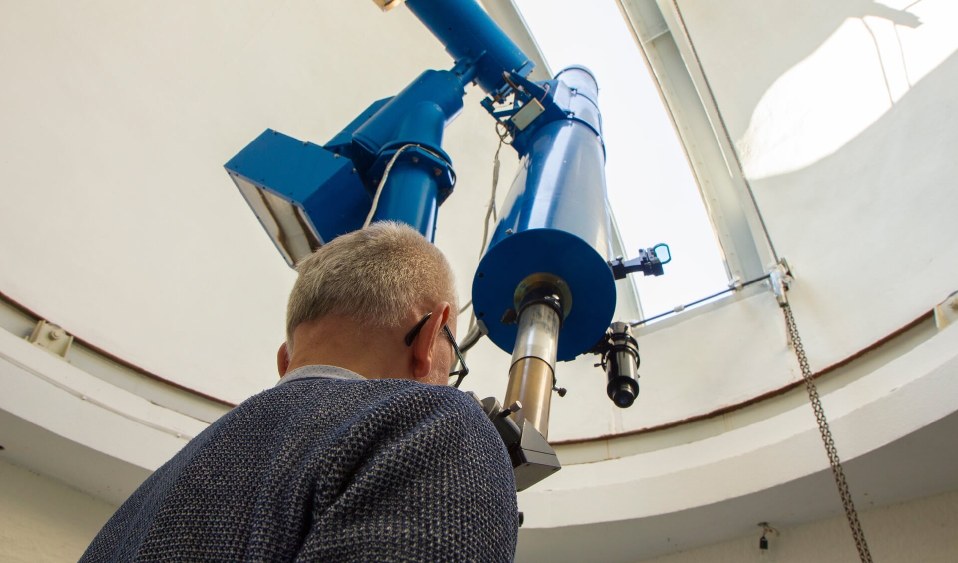 De Miedema telescoop van de sterrenwacht in het Observeum. 