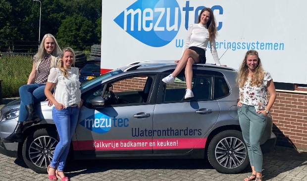 <p>Van links naar rechts: Lisanne Postma, Tjitske Klijnstra, Wendy Janssen en Nienke Vedder. Op de foto ontbreekt Renata de Vries.</p>