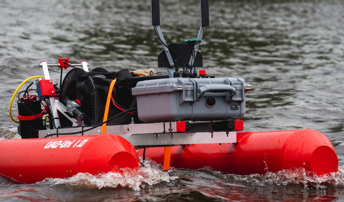 De 'waterdrone' of 'universal aquatic drone' kan op afstand de boezemwaterkwaliteit meten.