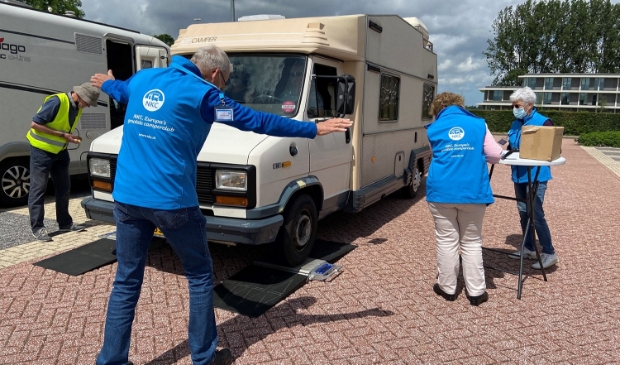 Een camper op een weegbrug van de NKC.