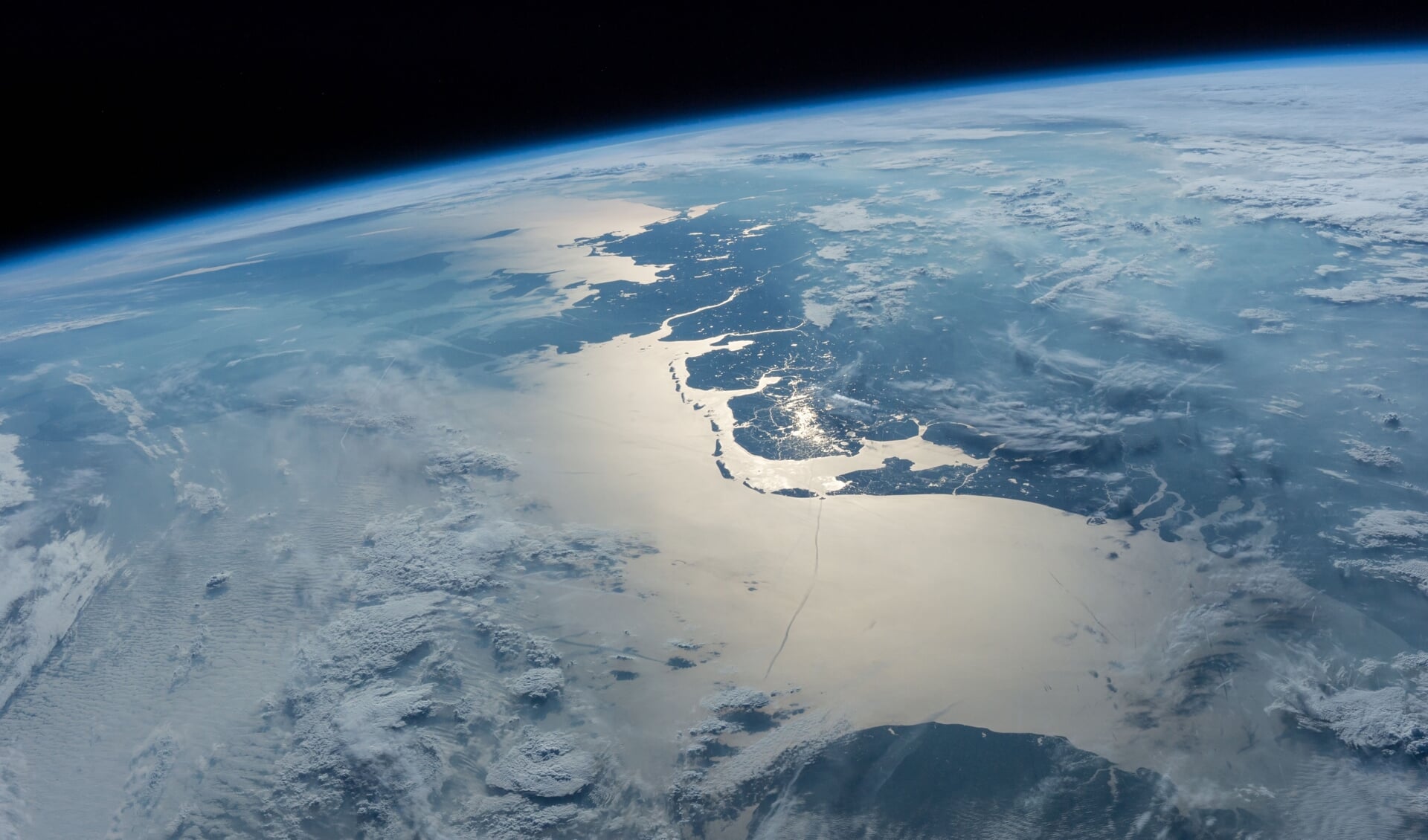 Dat Fryslân deel uitmaakt van de 'blue delta' blijkt uit deze satellietfoto.