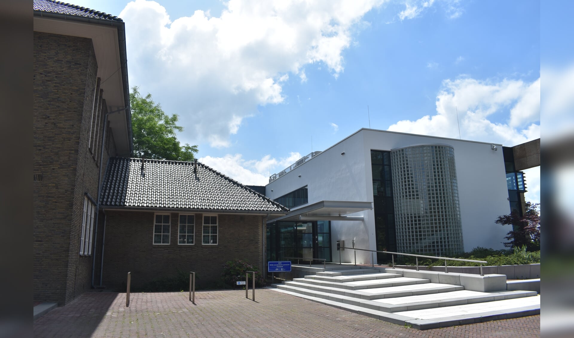 Het gemeentehuis van Tytsjerksteradiel in Burgum. Men hoeft er echter niet naar toe om de subsidie aan te vragen.