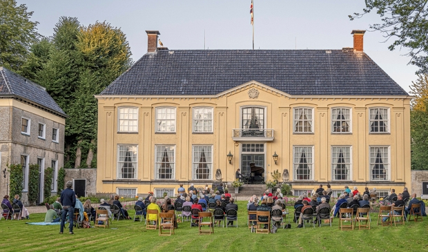 <p>Het concert kan 31 juli worden bijgewoond in de tuin voor Fogelsangh State in Veenklooster.</p>