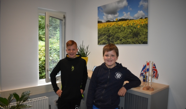 <p>Stijn Heidstra (links) en Sjoerd Bergsma zijn blij met meertalig onderwijs.</p>
