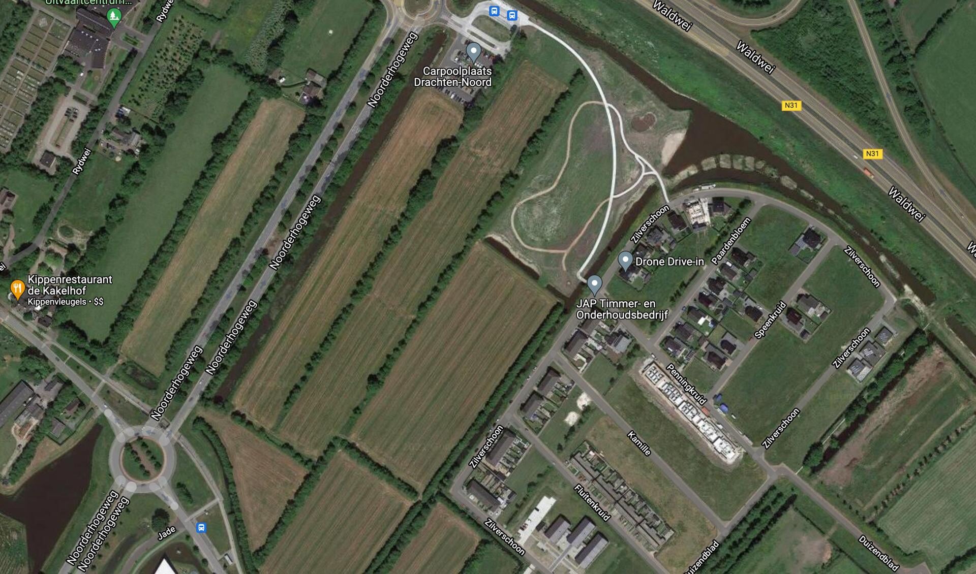 Satellietfoto van het te bebouwen gebied in het noordelijk deel van Drachten, zuidelijk van de Wâldwei.