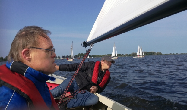 <p>Fokkenist Gerrit Hoekstra en stuurman Wybe Zijlstra aan boord van boot 5. Samen met Bouwe van der Meulen de winnaars na drie wedstrijden.</p>