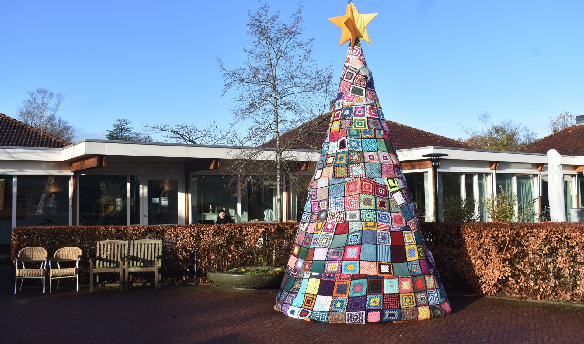 Hassy compenseren gevolgtrekking Creatieve kerstboom achter Nei Bertilla in Drachten - Al het nieuws uit  Burgum