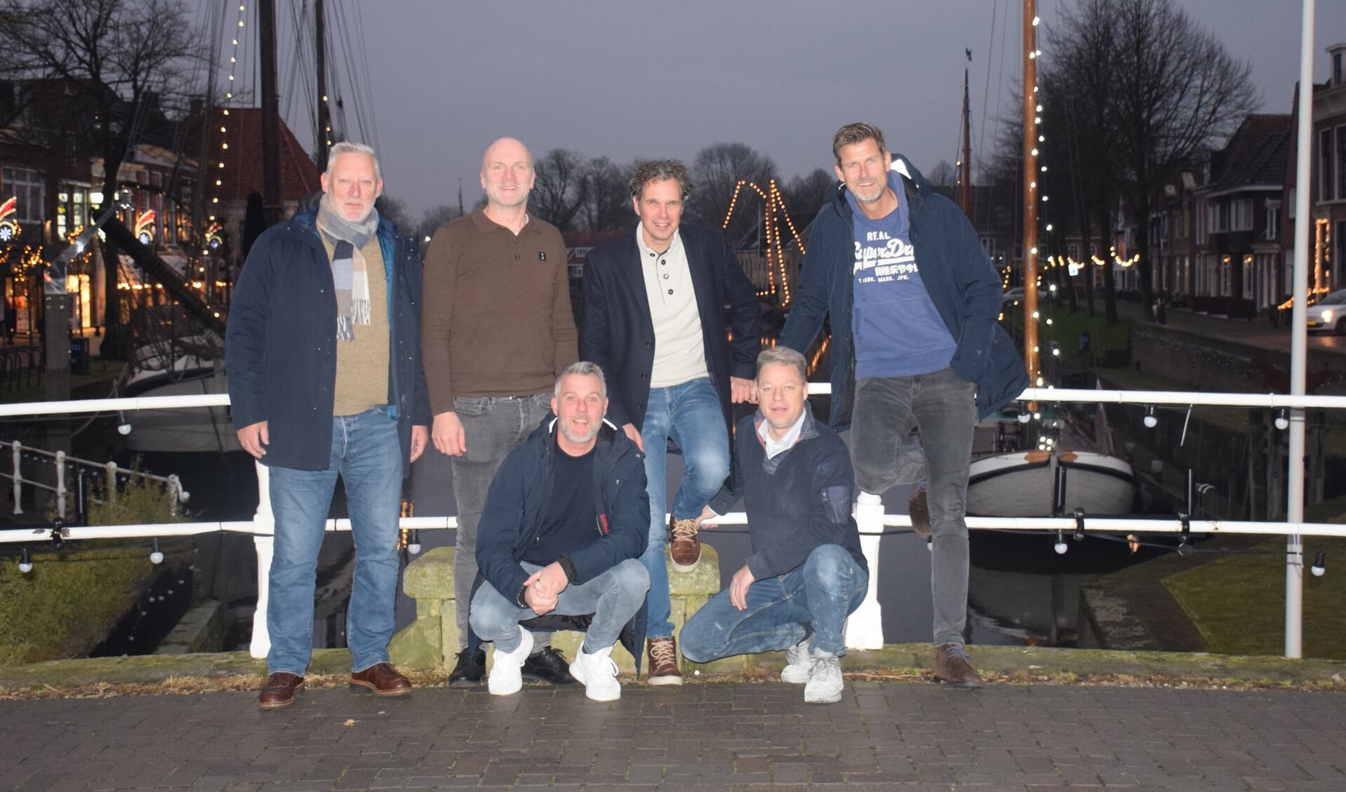 V.l.n.r.: Kees Theissen (Stichting Altijd Doen), Gaathze Kloosterman, (Lions Dokkum Bonifatius), Karel Hellinga (Altijd Doen), Sjoerd Radersma (Lions), Edwin de Vries (Lions) en Marcel Dol (Altijd Doen).