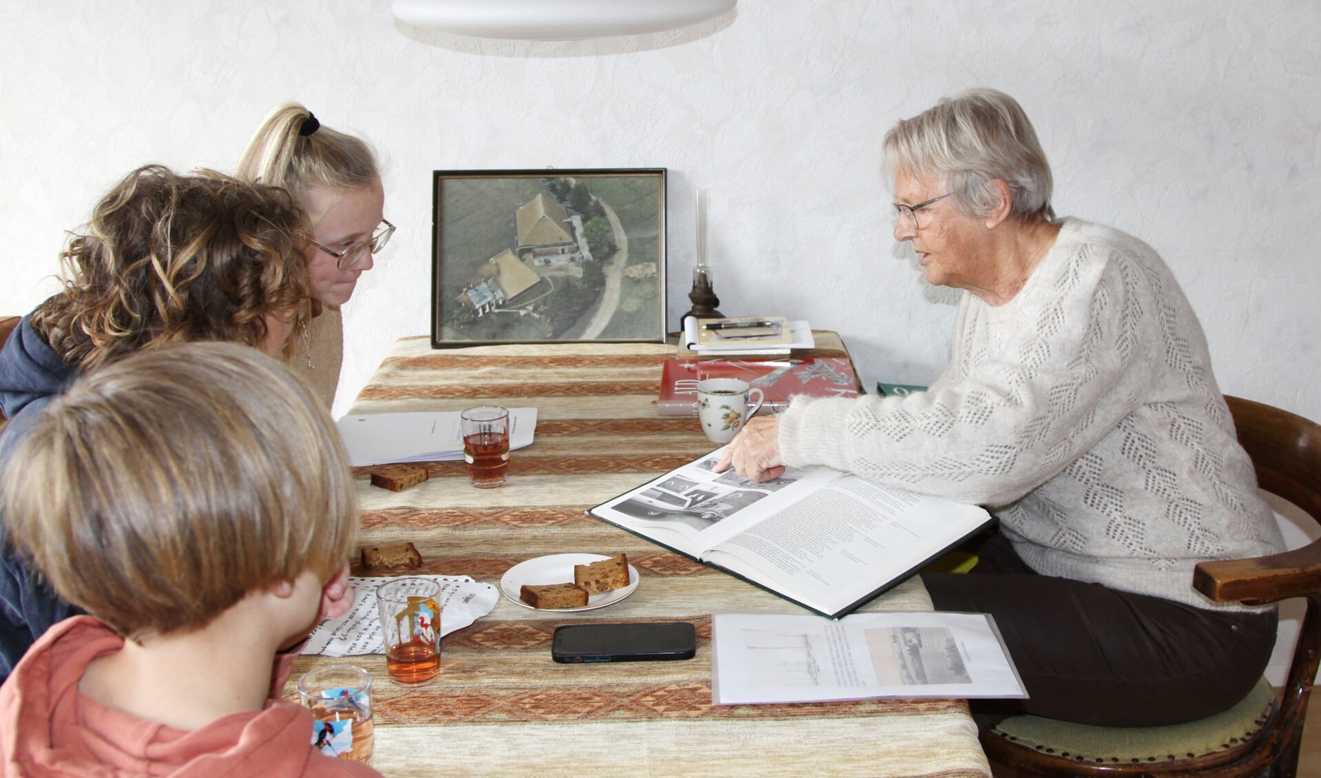 Ytje de Vries (84) en Vera (12), Milan (11) en Lútzen (11).