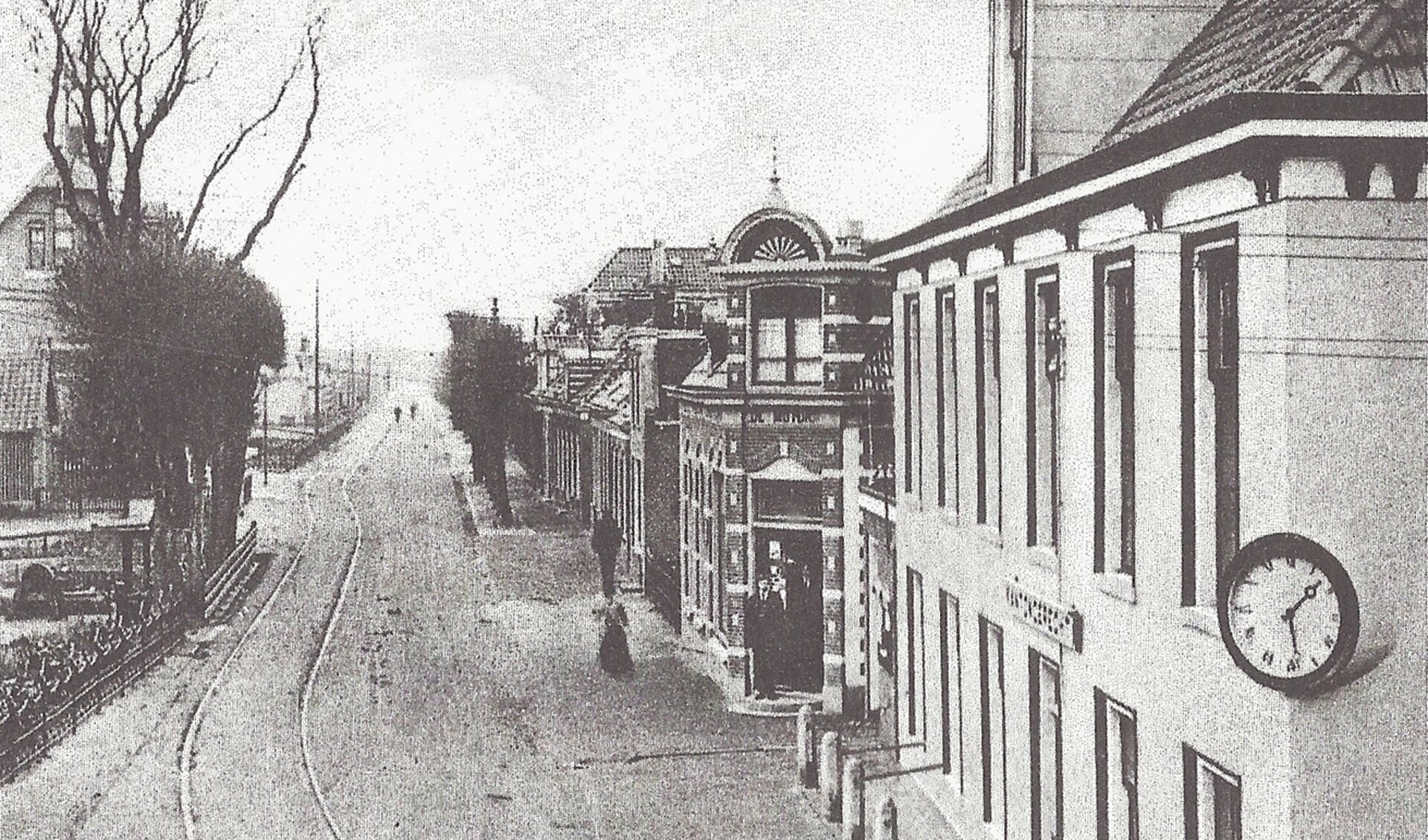 Oude foto van de Lageweg in Burgum. 