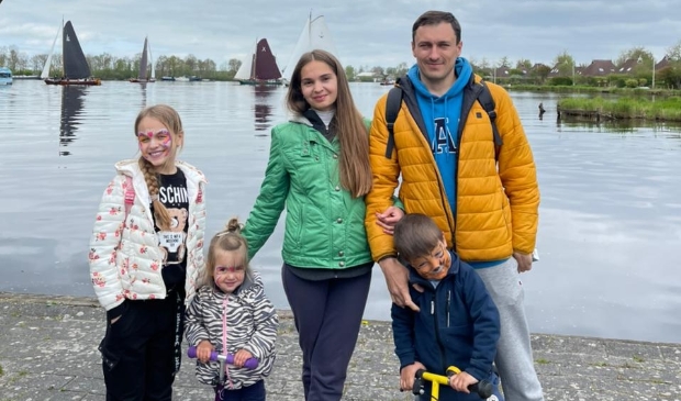 <p>Dmitry uit Oekraïne met vrouw en kinderen.</p> 