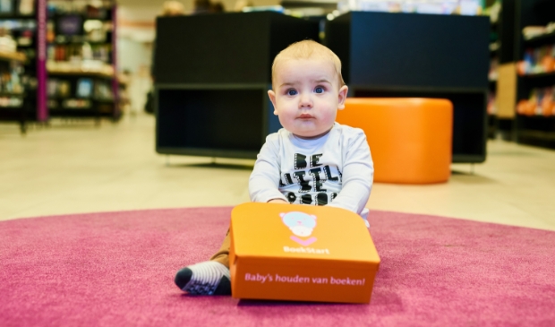 Een baby in de bieb