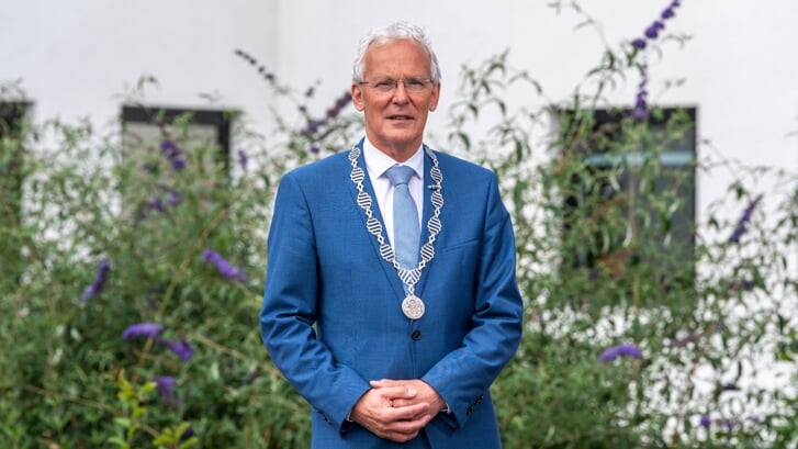 Burgemeester Jan Rijpstra van Smallingerland neemt in de herfst van 2024 afscheid. Acht personen hebben zin om hem op te volgen.
