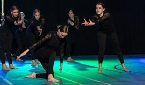 Zes finaleplekken, één gouden en twee zilveren medailles voor ModèstoDûns op het NK jazzdans in Rotterdam Ahoy