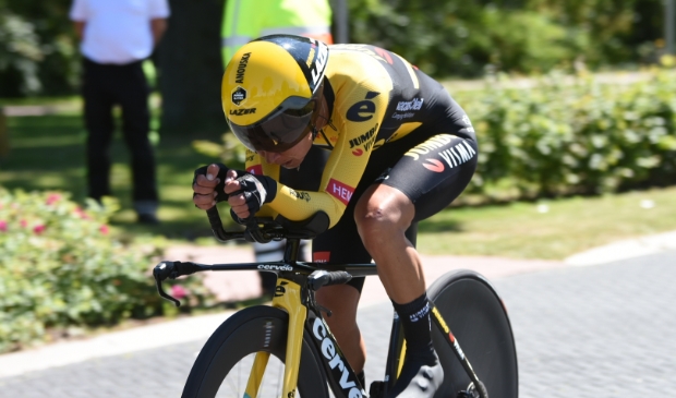 Anouska Koster onderweg naar de bronzen podiumplaats.