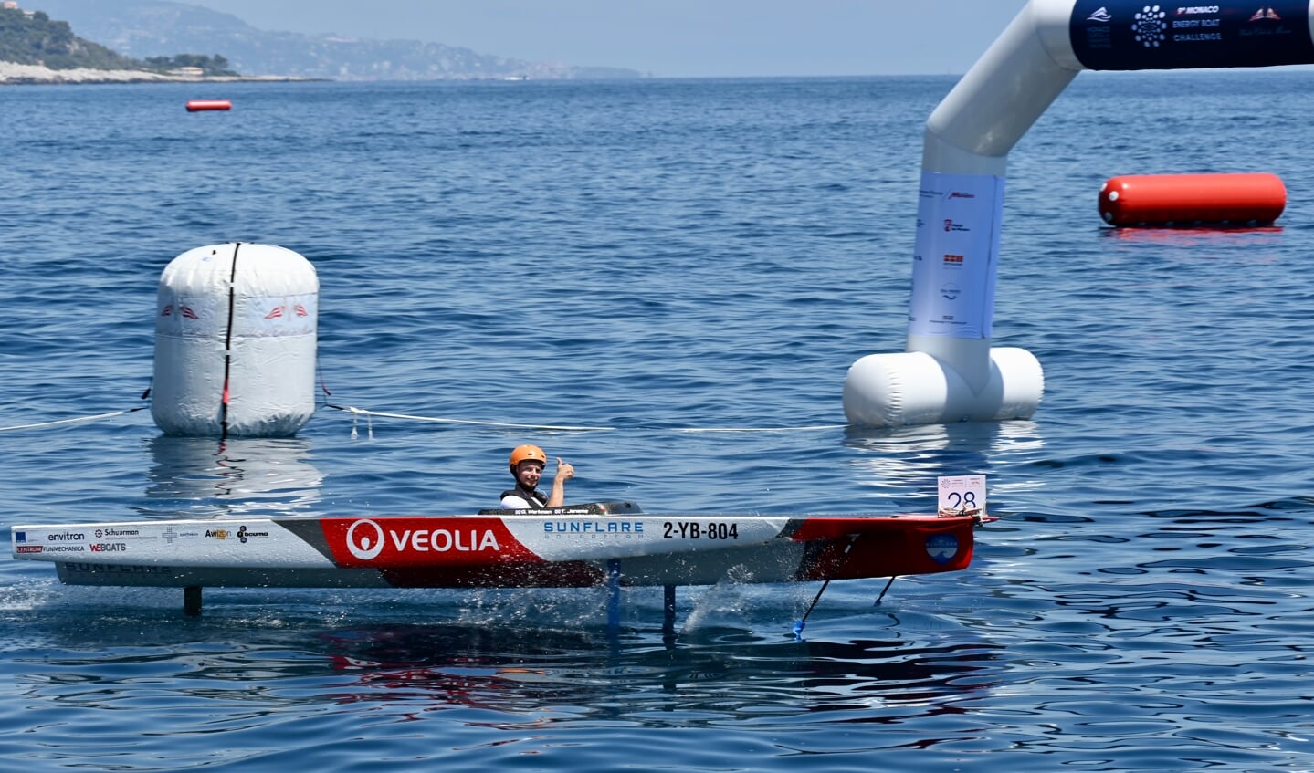 De zonneboot van het Sunflare Solarteam in Monaco.