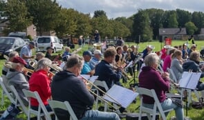 Nij Talint Orkest treedt op in Burgum en Earnewâld