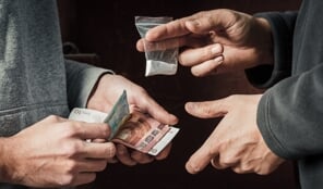 Burgemeester legt last onder dwangsom op na drugsvondst Surhuisterveen