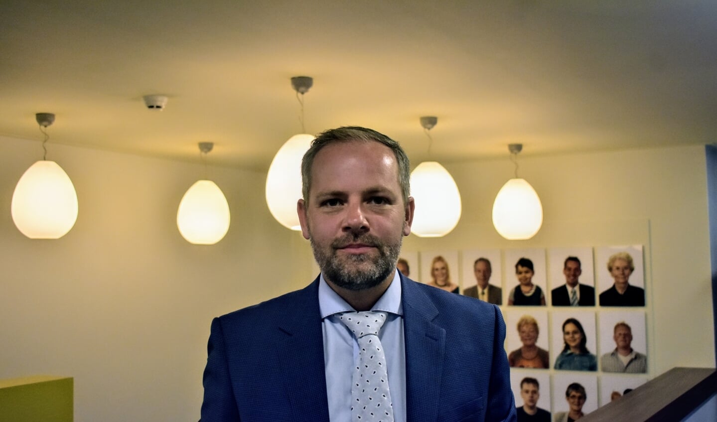 Wethouder Pieter van der Zwan van Smallingerland in het gemeentehuis in Drachten.