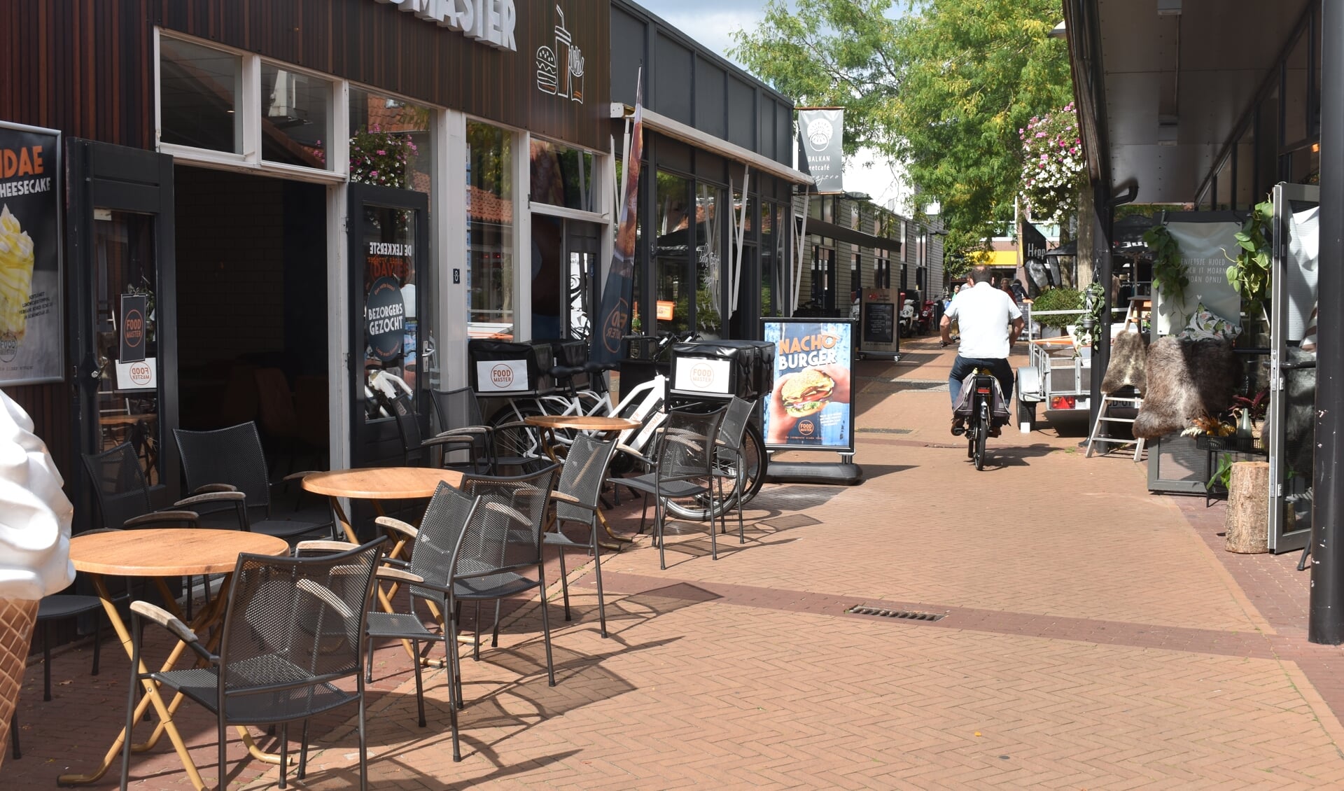 De Passaazje (foto), de Schoolstraat en de Markt in Burgum moeten worden verfraaid, vindt de gemeenteraad van Tytsjerksteradiel.