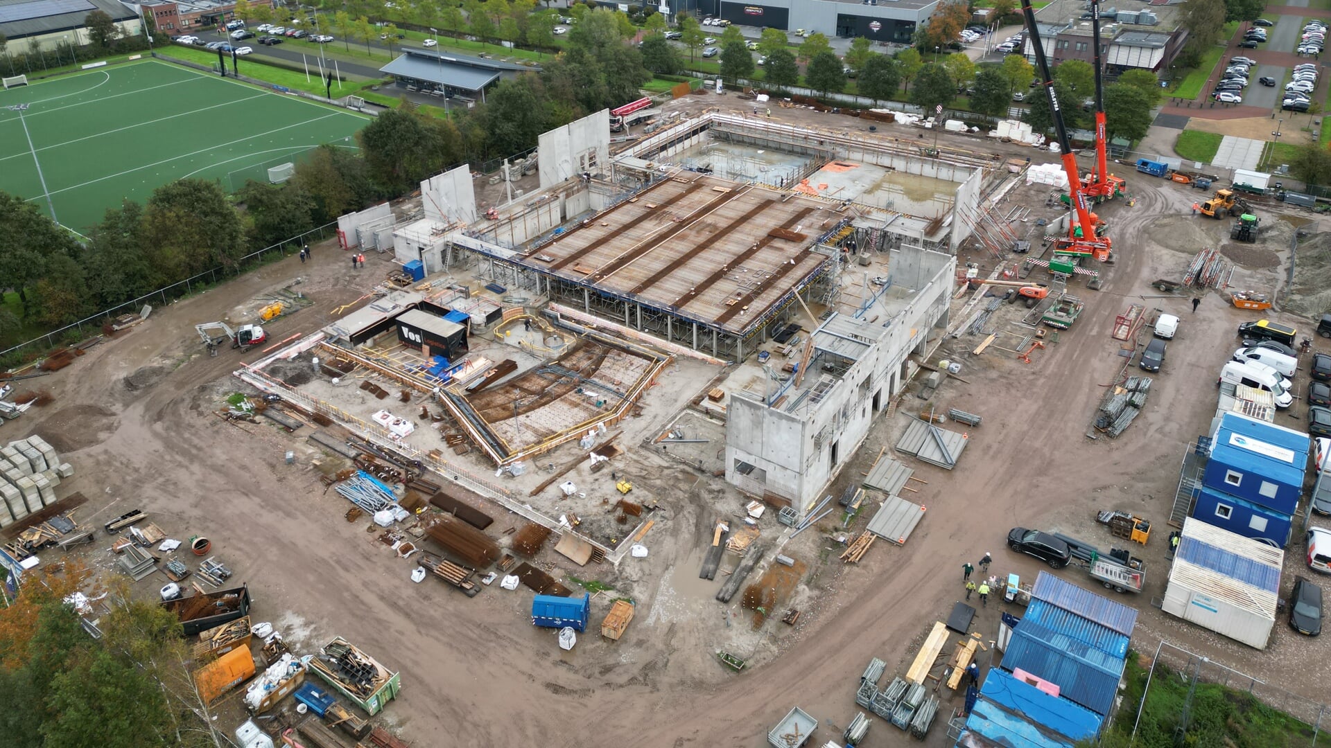 De bouw van het nieuwe zwembad De Welle aan de Sportlaan in Drachten is in volle gang. (Foto: Sportbedrijf Smallingerland).