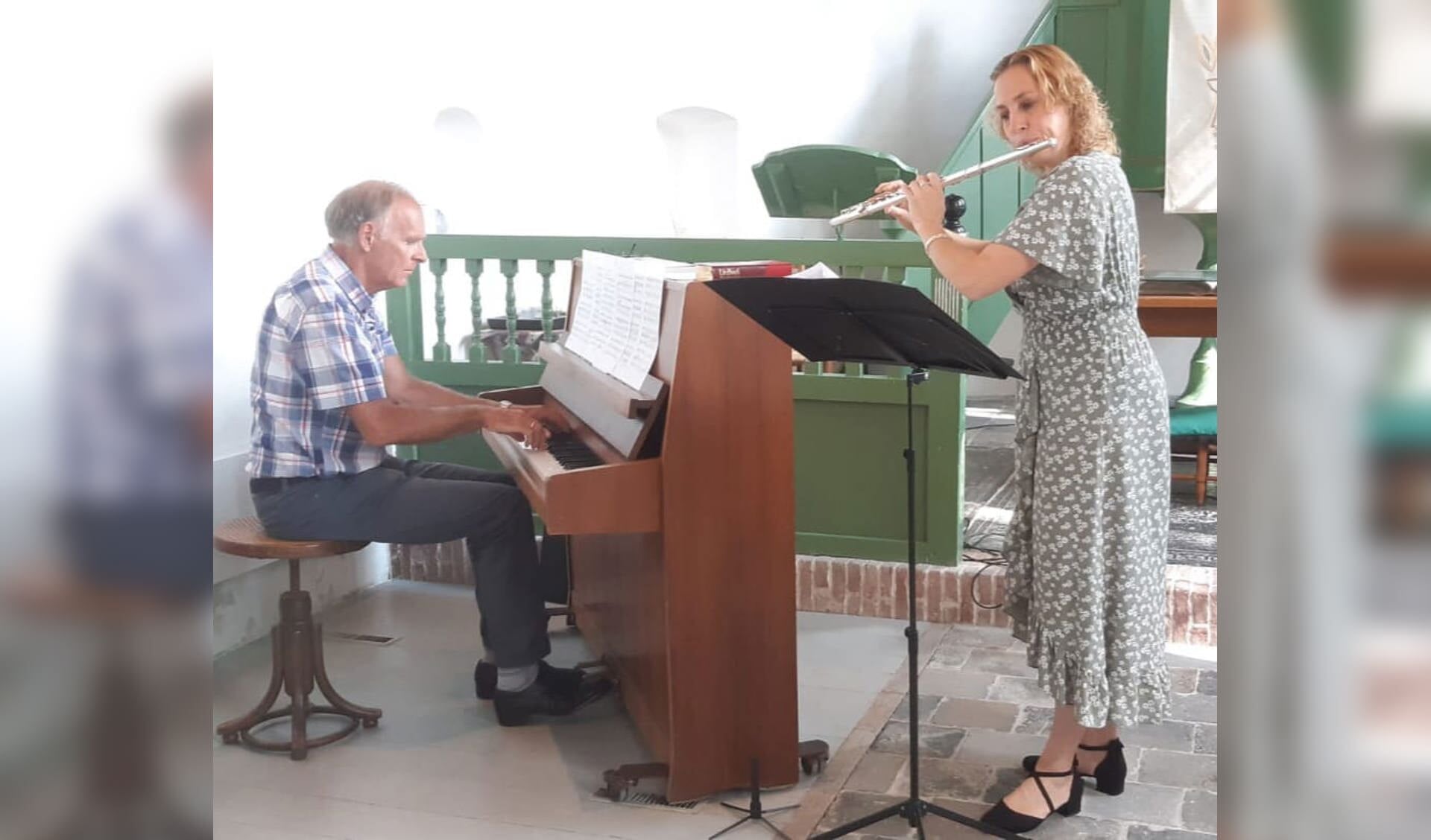 Dwarsluitiste Ilse Terpstra en pianist/organist Piet de Jong geven zondagmiddag 26 november a.s. een concert in de kerk van Hegebeintum  