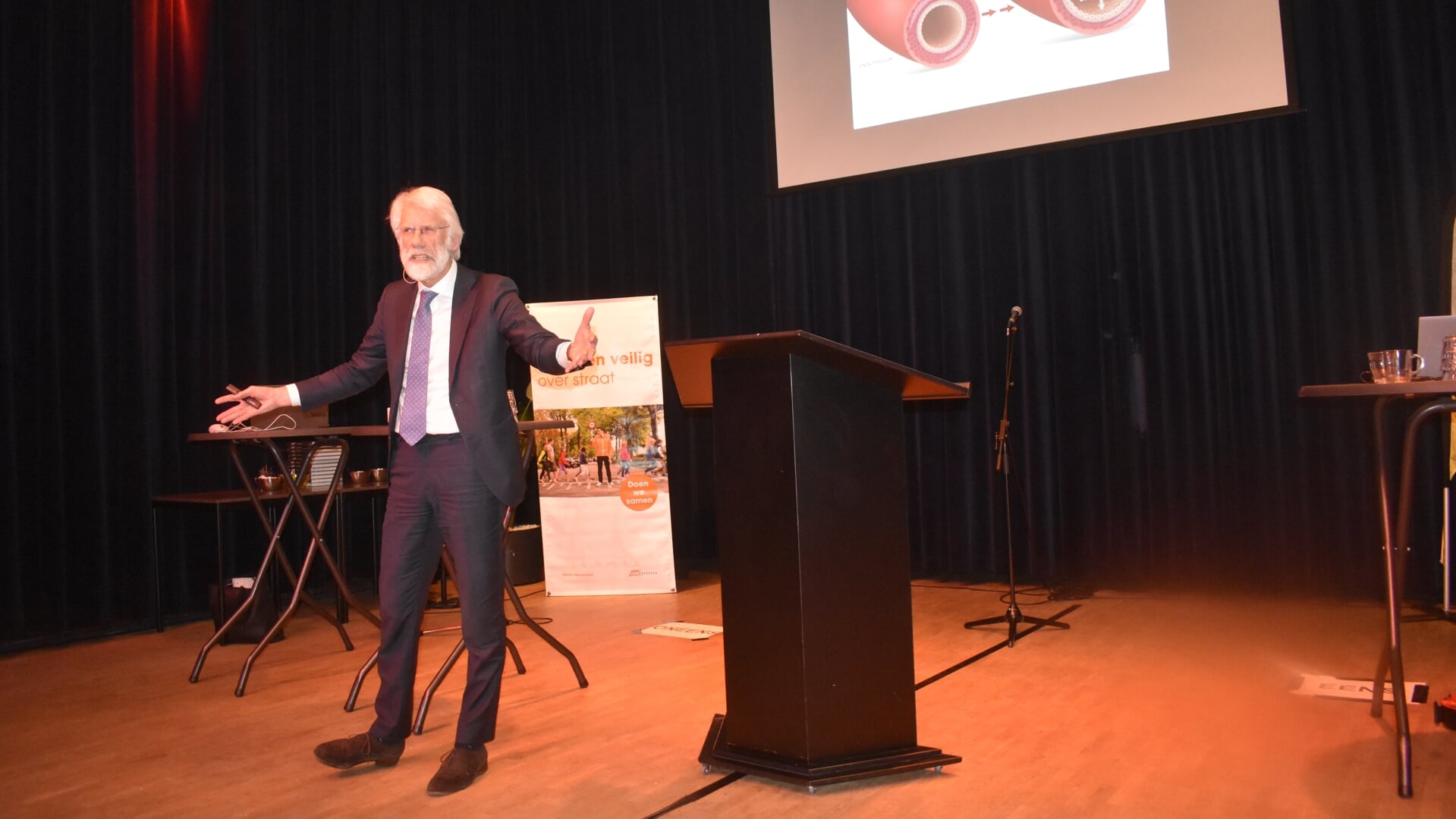 Prof. dr. Erik Scherder in De Bres in Leeuwarden over het grote belang van dagelijks bewegen.