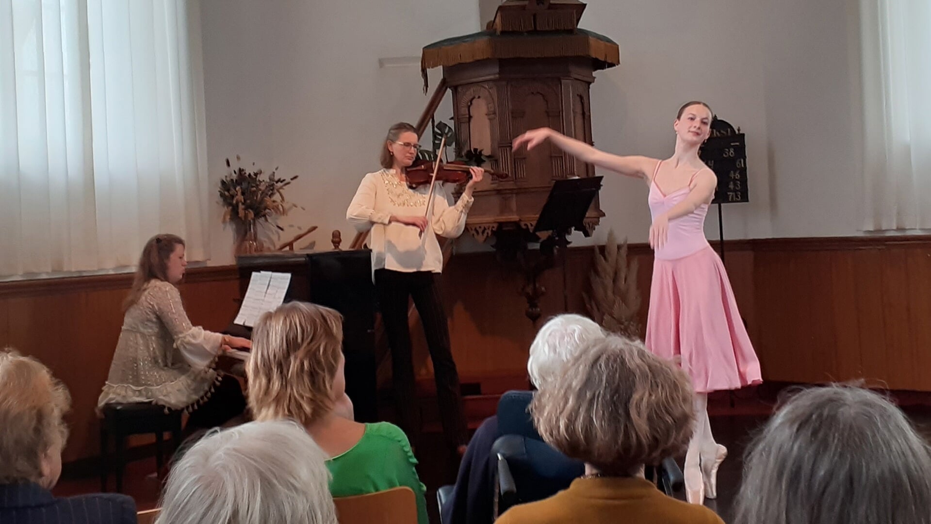 Klassiek concert met ´Kleintje´ ballet - Nieuws uit het noorden en oosten  van Fryslân