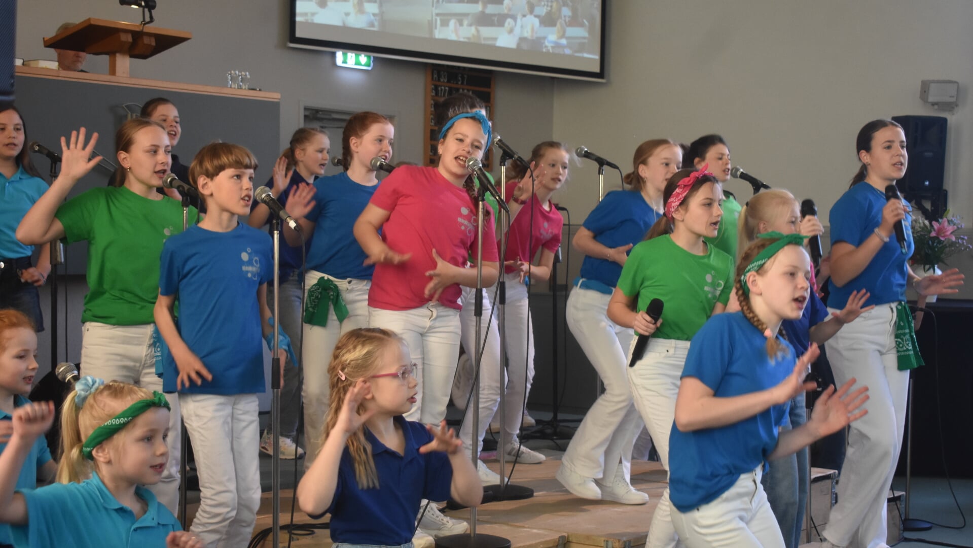 'They Young Source' en 'Amazing Kids' in de VGKN-kerk in Boornbergum.
