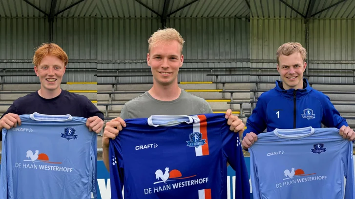 Drie Blauwkes versterken eerste selectie VV Buitenpost. Op de fotocompilatie v.l.n.r. Bartele Roorda, Wolter Klaas Laantra en Johan Kaldeway.